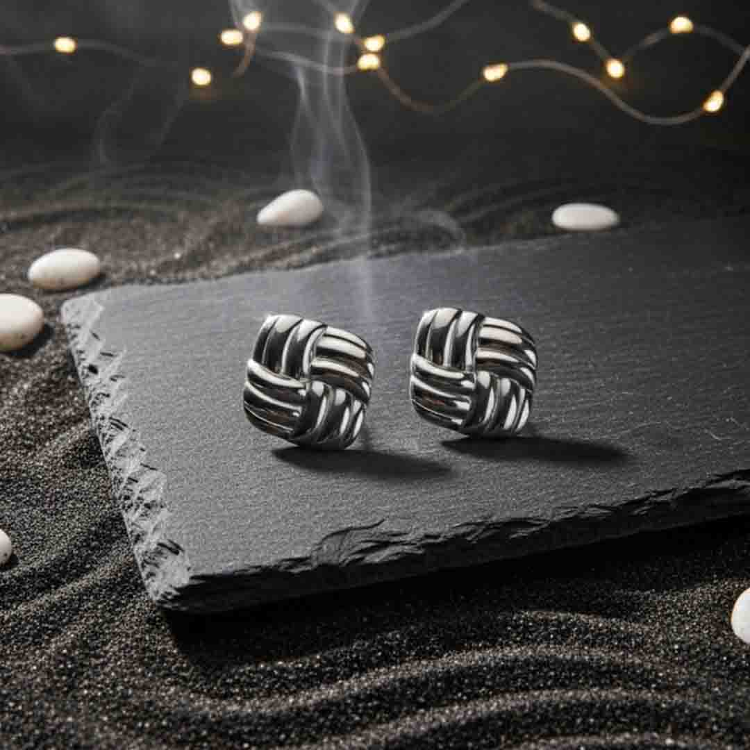 Kare İşlemeli Küpe